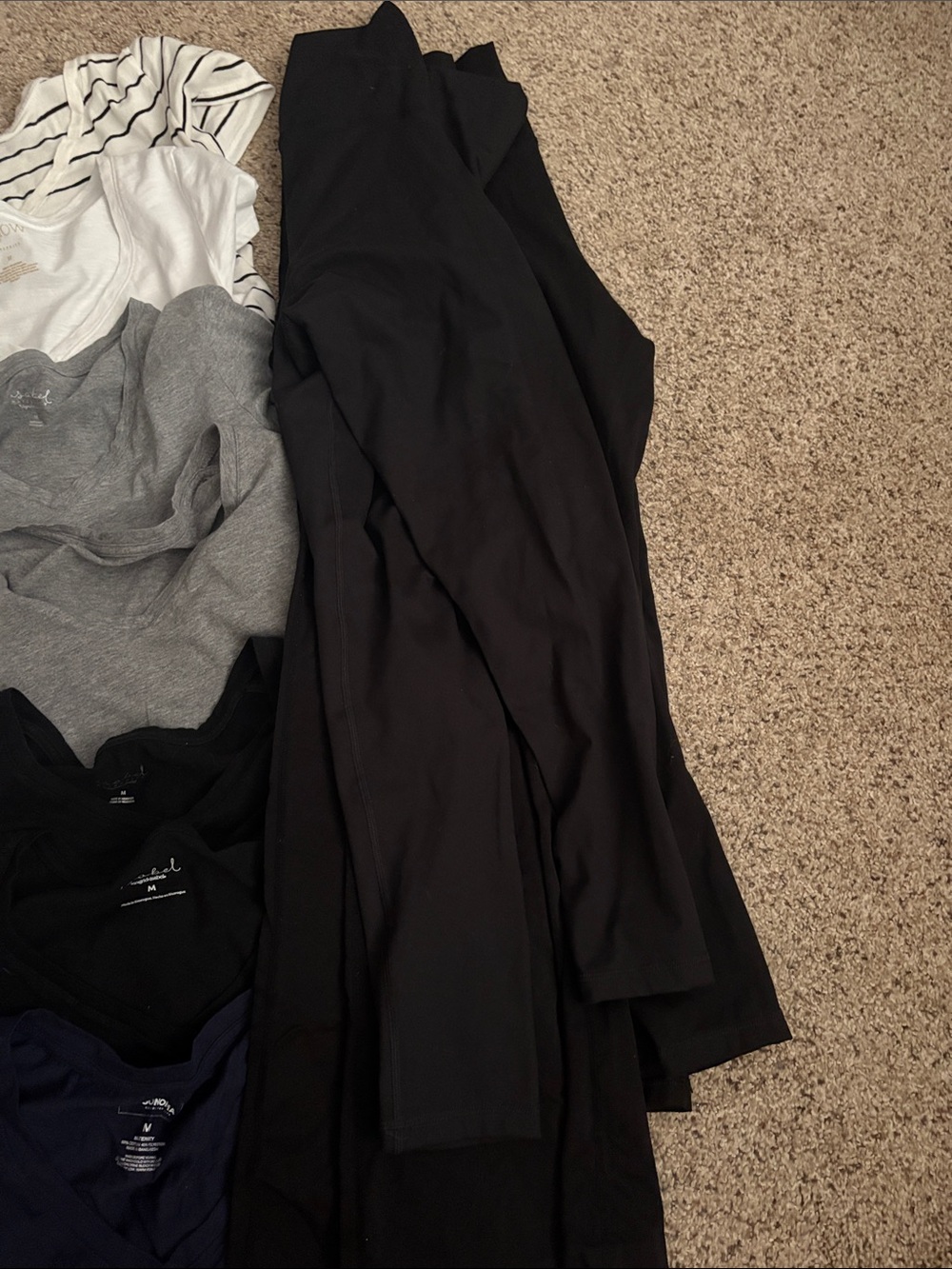 Maternity clothes - Picture 3 of 4